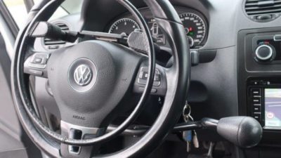 Cercle accélérateur et frein à main droite